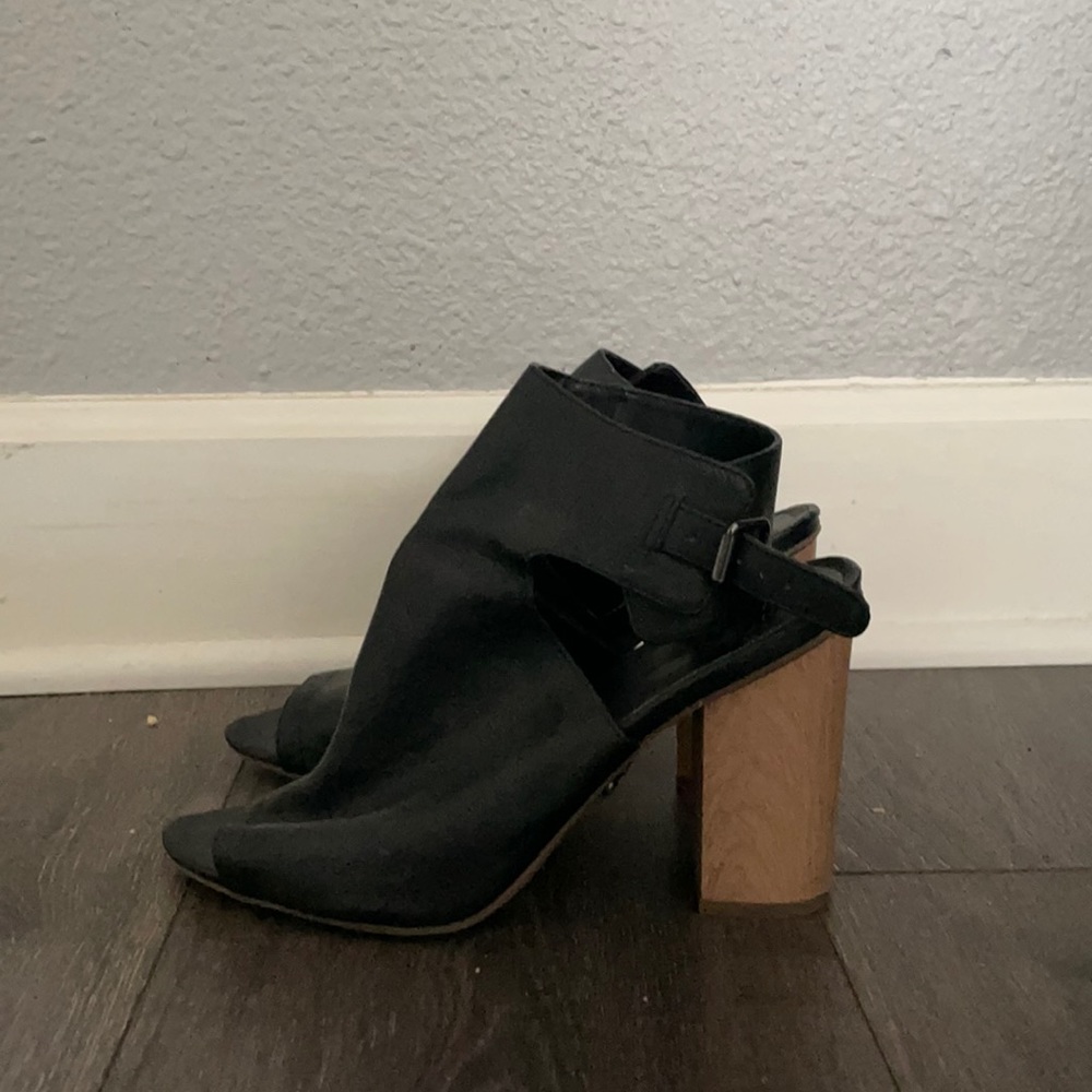 Simply Vera Wang black peep toe heels